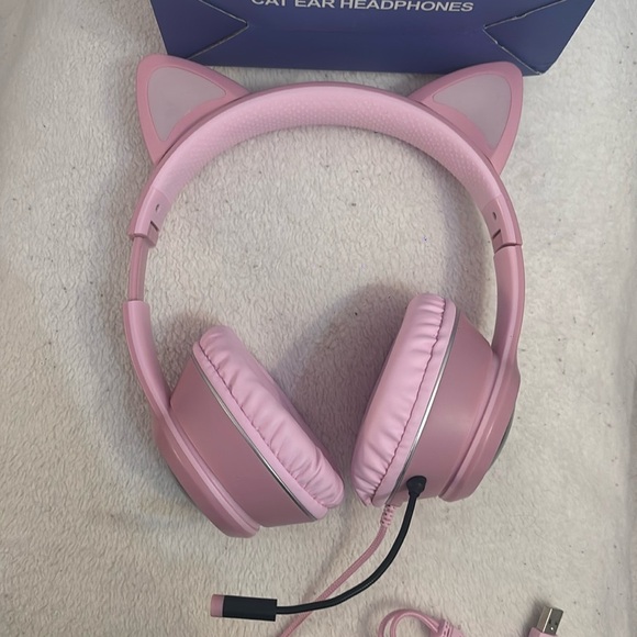Light Up Pink Cat Ear Headphones with speaking mic - Picture 5 of 7